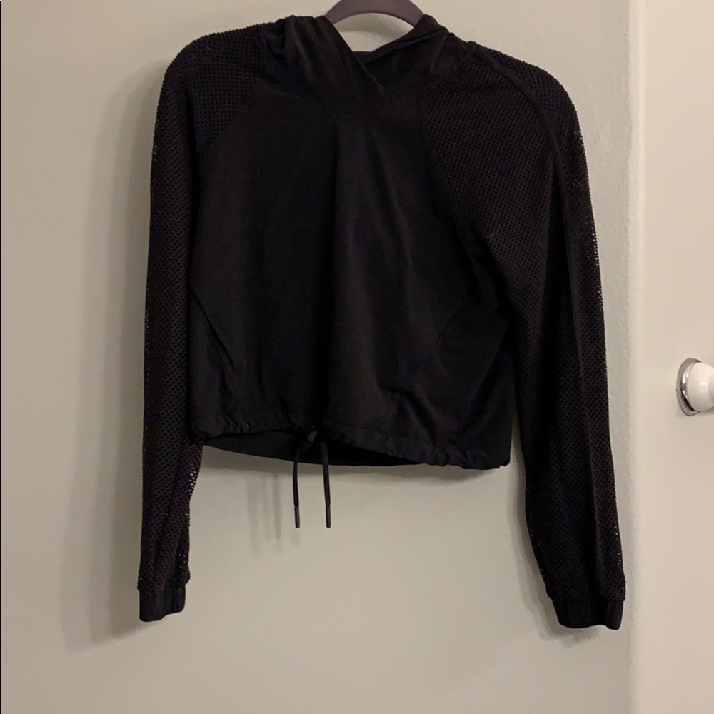 Lululemon catch a breeze pullover black size 2